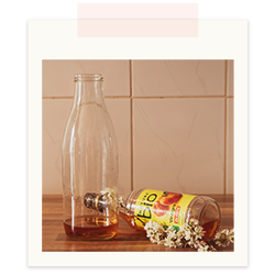 Photo bouteille avec le vinaigre de cidre.