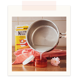 Photo verser le gel dans un récipient.